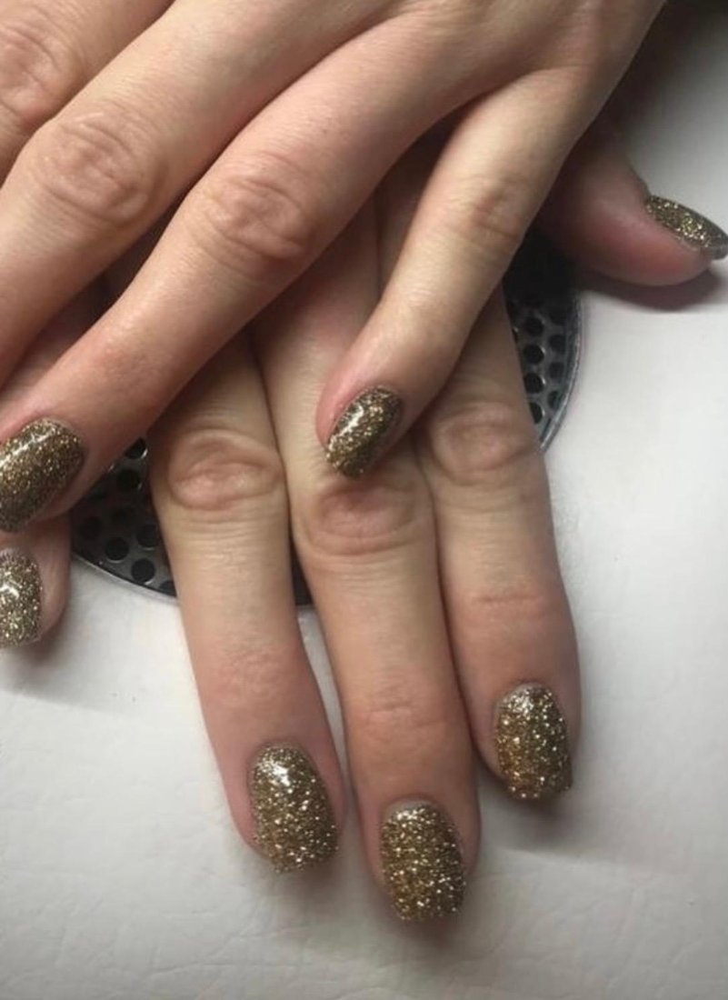 Goldene Glitzernägel – festliches Nageldesign – NT Nagelneu Dreieich